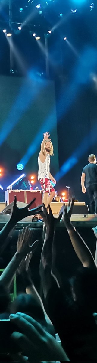 kevinisraeel's tweet photo. @foofighters Take all the time you need, you don't have to sorry for it, it wasn't your fault, hope you can get over it and we'll wait for you when you're ready 🖤 https://t.co/wrPRKOK6uf