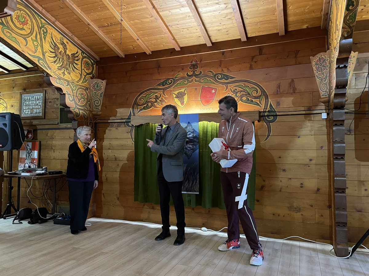 Fin de la 1e journée de #EnRouteAvecLaSuisse au Chalet du Cercle🇨🇭 du #PaysdeGex. Réception de la communauté🇨🇭 et de G. Paoli VP <a href="/Departement_AIN/">Département de l'Ain</a> et président Conseil du Léman, H. Bertrand maire de St-Genis-Pouilly et <a href="/DunandPatrice/">Dunand Patrice</a>, maire de Gex et président de <a href="/PaysdeGexagglo/">Pays de Gex agglo</a>.