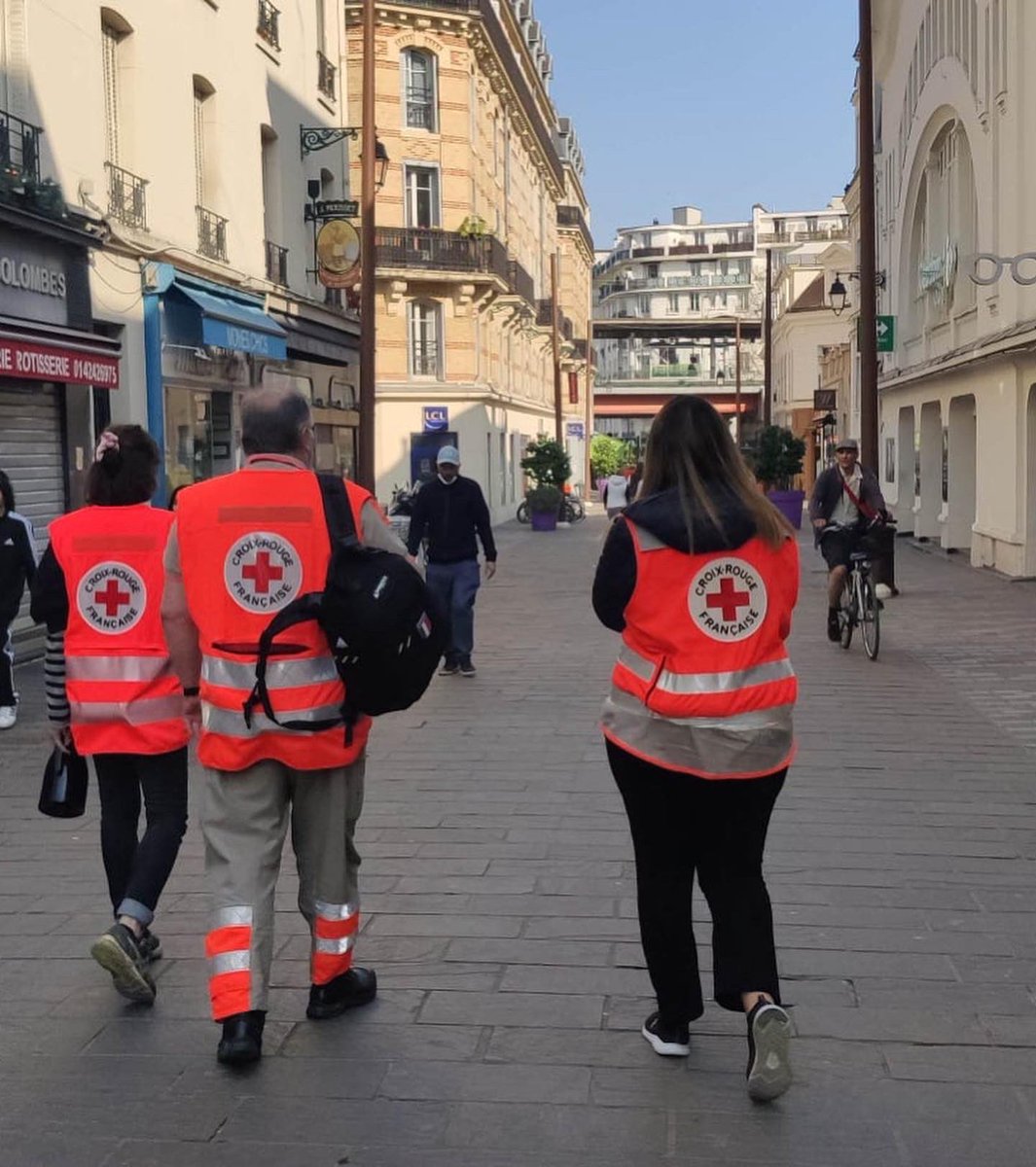 [Action Sociale - #Maraude 🍲]

Nos bénévoles maraudeurs étaient de sortie ce week-end afin d’aller à la rencontre des personnes en situation de précarité sur le secteur Nord du département, échange autour d’un café ☕️ et sourir masqué 😷😁 étaient au rendez-vous !