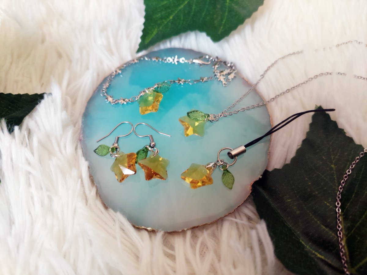 ⭐SHOP UPDATE IS LIVE ⭐

I've restocked the Paopu jewelry and added new ones ! 

RTs are appreciated 💕

Link to the shop in bio or in the comments 🔽

#KingdomHearts #ShopOpen