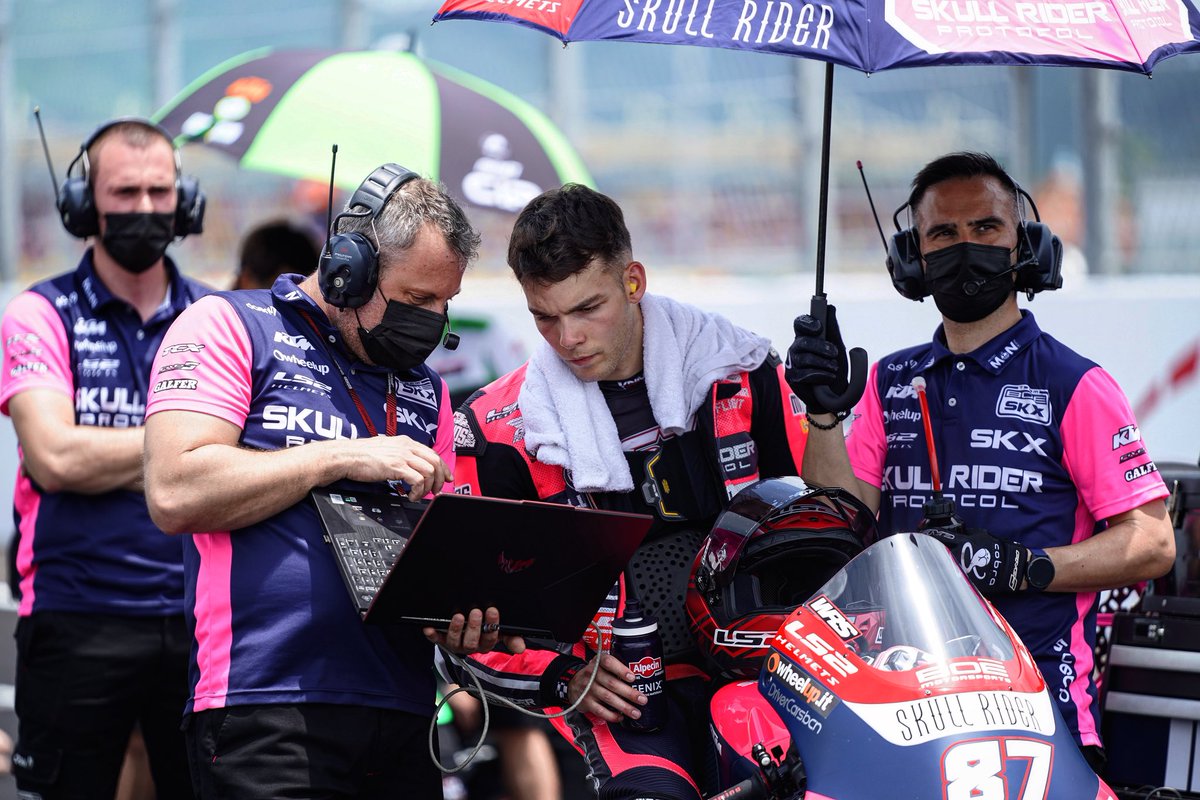 boemotorsports's tweet photo. 💻🤓 Every detail counts before the race 🏁

#Moto3 #MotoGP #BOESKX https://t.co/aQSTy2YzpH