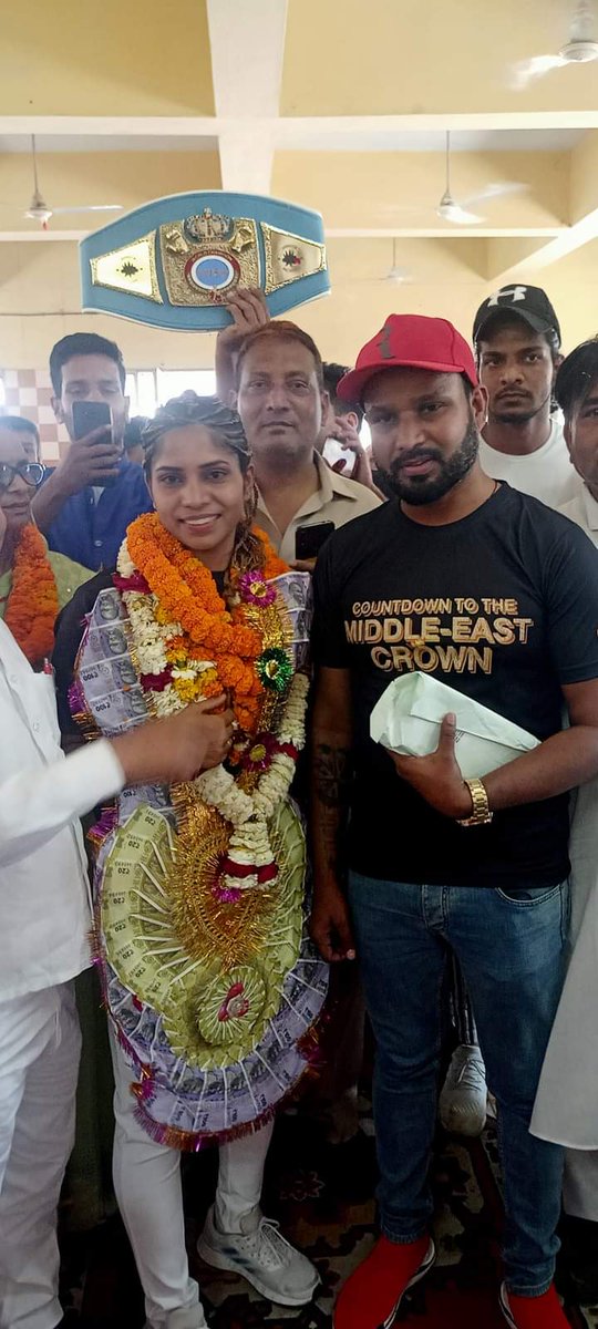 SurendraYFSJ's tweet photo. जय भीम,
#Congratulations_Champion_Urvashi_Singh
इतिहास में पहली बार मध्य एशिया की प्रथम भारतीय महिला मुक्केबाज विश्व चैंपियन कोण्डली,दिल्ली की बेटी उर्वशी सिंह भव्य स्वागत।
भारत देश की बेटी उर्वशी सिंह तुम संघर्ष करते रहना परिवार और बाबा साहब अम्बेडकर के नाम को यू ही बढ़ाते रहना https://t.co/QWufFFrBhb