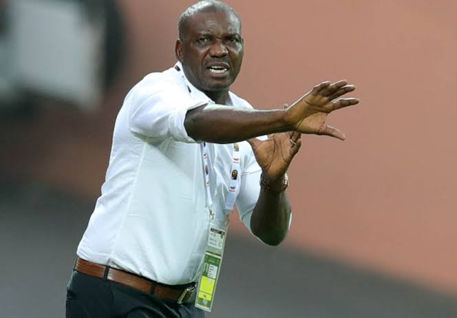 thecriticblog1's tweet photo. The #SuperEagles position should not be a place where clueless ex players are given jobs as coaches. For, how on earth can a coach with a certificate take off the live wire of the team, Ademola? How can you put in Shehu & leave Iheanocho on the bench? Omg!
#NGRGHA #Rorh #Osimhen https://t.co/2fNbDHRaHz