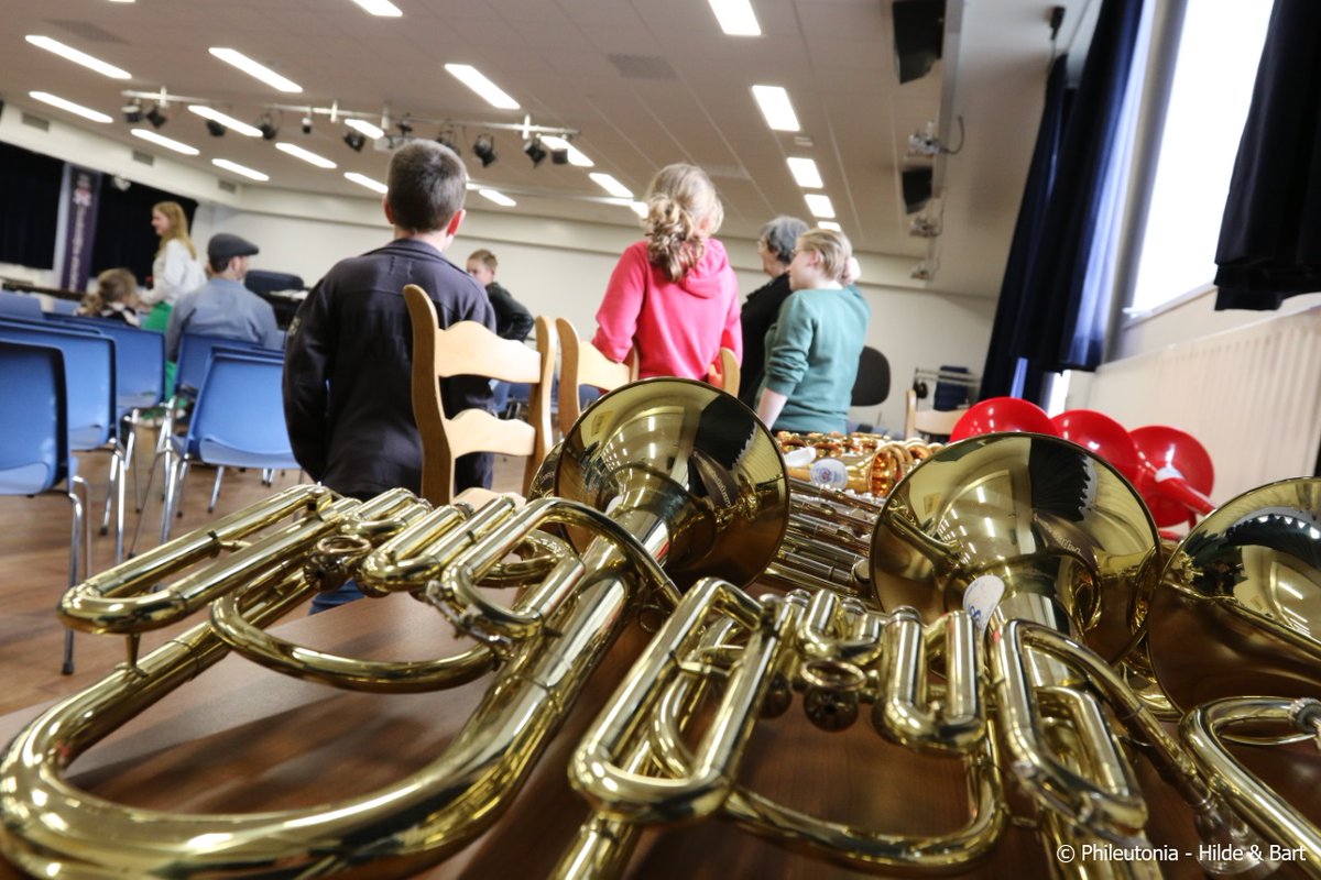 Méér muziek in de klas!
Muziekdocente Jonie maakte vanavond samen met de leerlingen van Kindcentrum “De Bundertjes”, het publiek en ons Philbee orkest een muzikaal feestje. Hopelijk zien we veel van jullie binnenkort terug!
phileutonia.nl/archives/5280