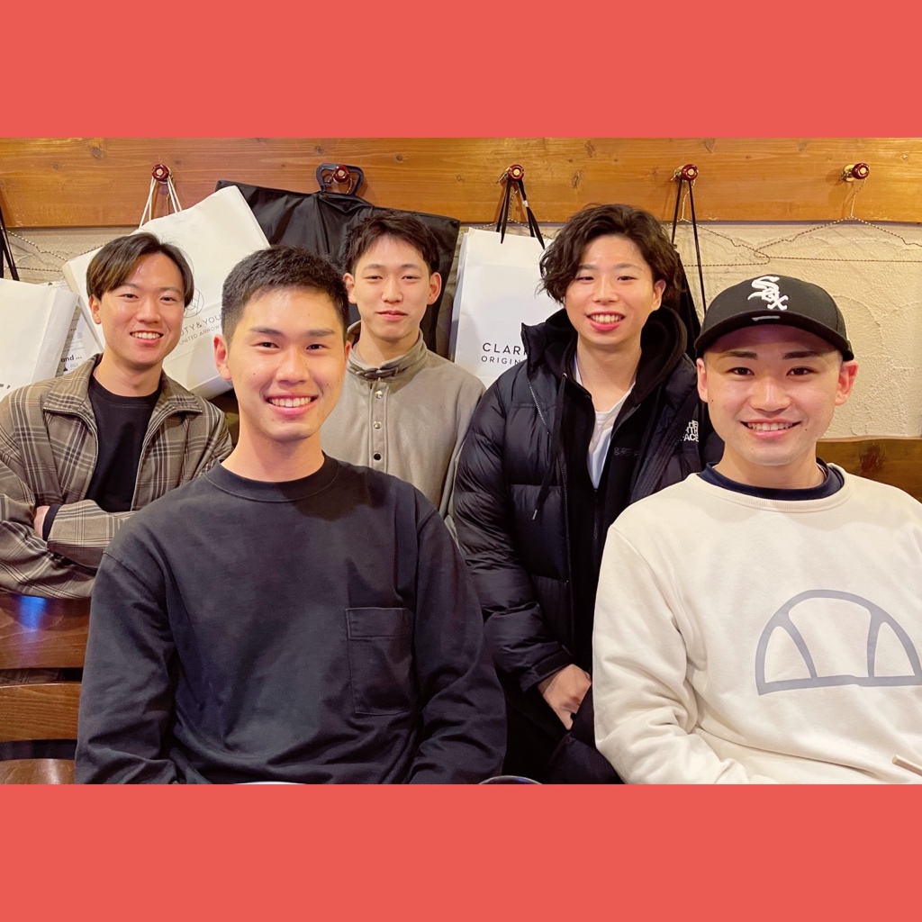 ninnikuya_h's tweet photo. 中央大学テニスサークル『PAUM』の就職してしまう先輩と後輩がご来店🎾
お世話になった先輩に後輩がプレゼントしていたみたいで、とてもいいサークルだと思う‼️
新一年生も是非入ろう🤗
#PAUM #中央大学
#感謝 #にんにくや #18時〜2時 #ラーメン #Instagram:ninnikuyaseki #twitter:@ninnikuya_h https://t.co/3JZl7Wjb1g