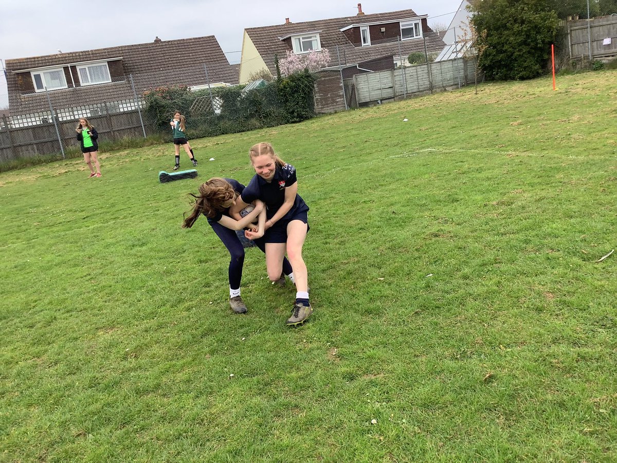 TeignSchoolPE's tweet photo. Such a good afternoon of girls rugby! More than 100 girls came over today for a festival. We saw some exceptional play &amp; loads of talent. Thank you so much to @NewtonAbbotRFC for all the coaching &amp; the @RFU for the donation of some prizes for the girls 
Bring on next Tuesday! https://t.co/6uDmuVz84R