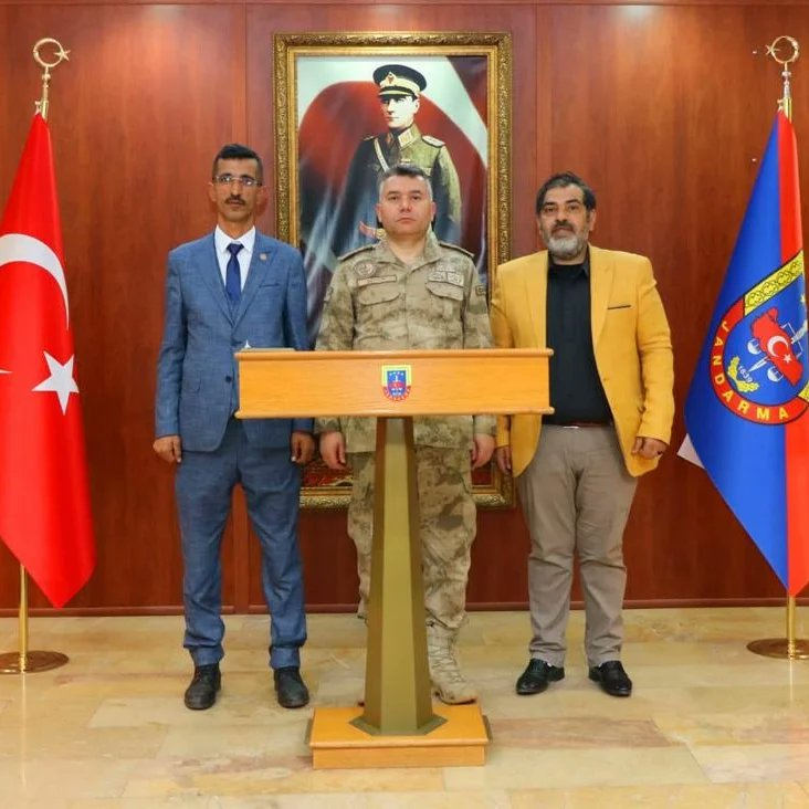 ArifGEDK3's tweet photo. #HATAYİLJandarma komutanı #Albay Emrullah Büyük komutanımıza ziyaretimizde bize göstermiş olduğu ilgiden dolayı teşekkürlerimi sunuyorum
#Jandarma #İyikivarsınız https://t.co/rzCXh0Mtwe