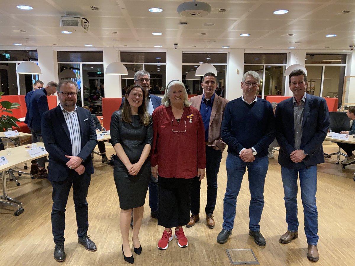 gemeentealtena's tweet photo. Vandaag namen afscheid als raadslid: Marjan van de Meij, Pauline van den Tol, Wouter van Vliet, Kees de Waal, René Roovers, René Hoegee en Robert van Dijk en (niet op de foto) Hannie Visser en Henri Bouvé #gemeenteAltena #gemeenteraad https://t.co/dsPzw7mV0m