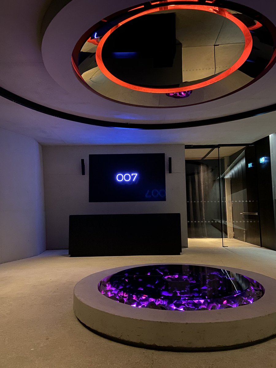 TheWizardOfIce's tweet photo. #007Elements @soeldencom catchup:
1. Nice homage to Piz Gloria with Bond’s coat of arms instead of Blofeld’s
2, 3 & 4: Various video installations with the architecture feeling nicely Ken Adam and it’s mentioned he was an influence when designing the whole thing.
#TirolWiz
1/2 https://t.co/25DnLBJRHt