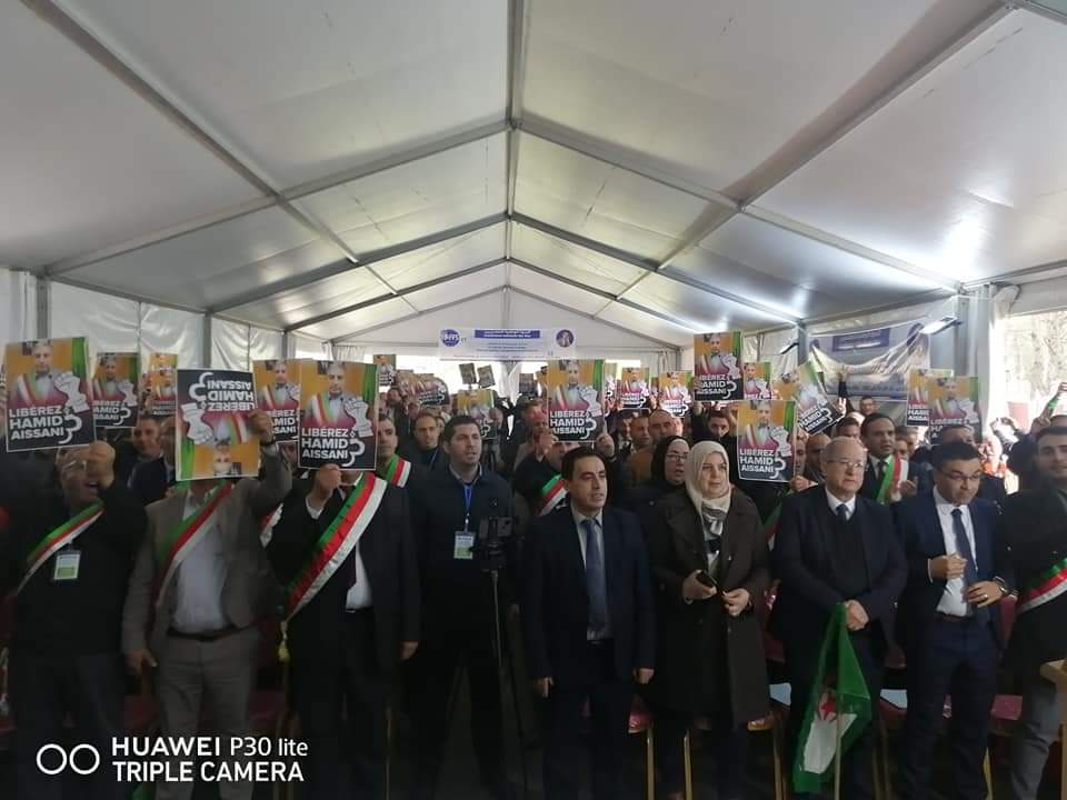 YoucefAouchiche's tweet photo. Les élus du FFS en Réunion à Souk El Tenine Bejaia sous le slogan "des Assemblées locales fortes, un appui pour l'Etat National et la souveraineté populaire". 
Pour plus de prérogatives et de moyens aux Assemblées élues! https://t.co/gr3iyYle7Z