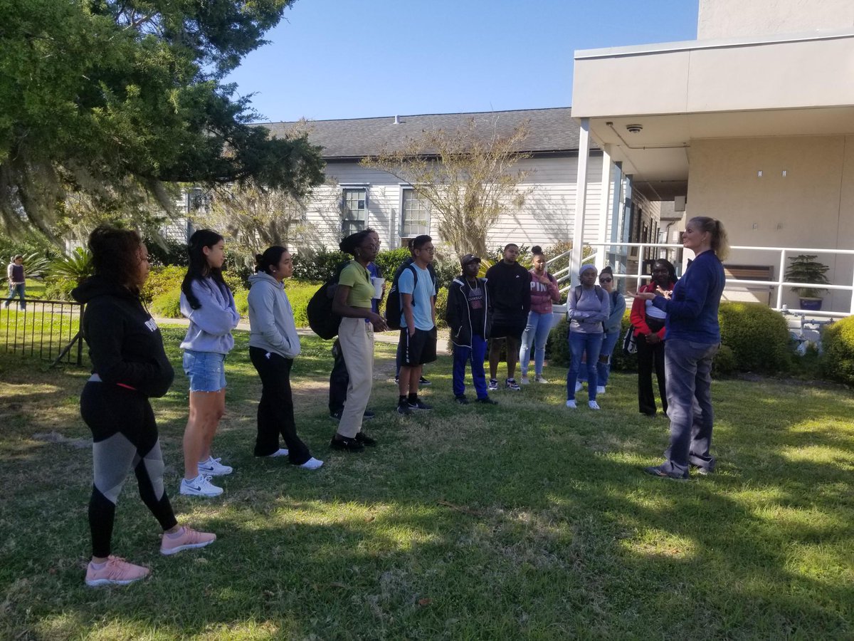 CofCSNES's tweet photo. Yesterday, students involved in the SCAMP program at CofC took a field trip over to our marine laboratory, where the students helped identify and press different algae samples with Dr. Heather Spalding's Phycology lab! #cofcssm #cofcscamp #cofcbiology https://t.co/g05UtaRwDT