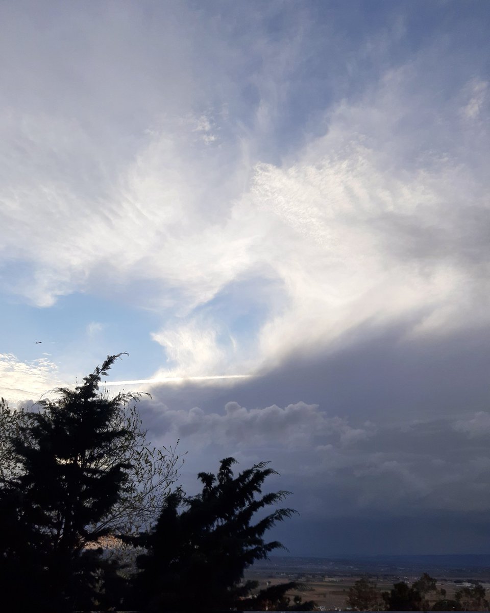 celesgalan64's tweet photo. #cielos #fieros para #tiempos #lúgubres
#BuenasNoches ☄☄☄ https://t.co/LVtlKsL2WO