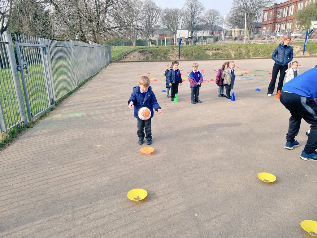 Meithrin Ysgol Sant Curig tweet media