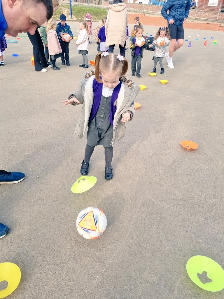 Meithrin Ysgol Sant Curig tweet media