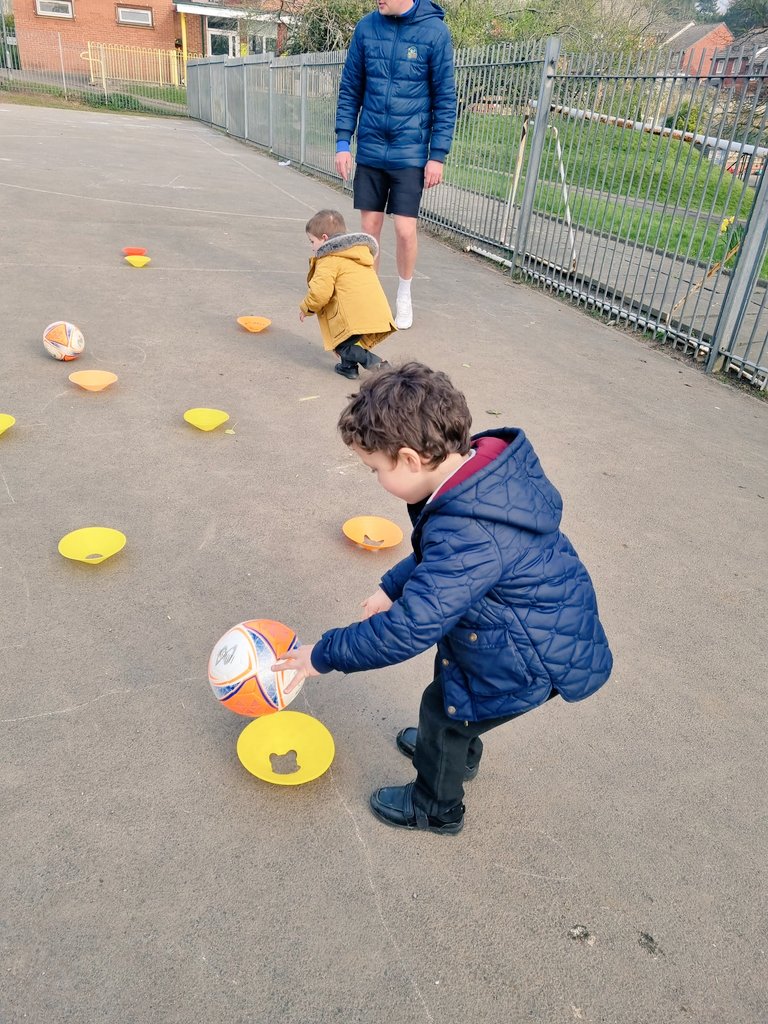 Meithrin Ysgol Sant Curig tweet media