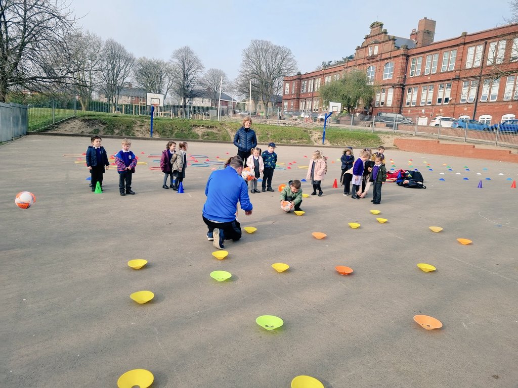 Meithrin Ysgol Sant Curig tweet media