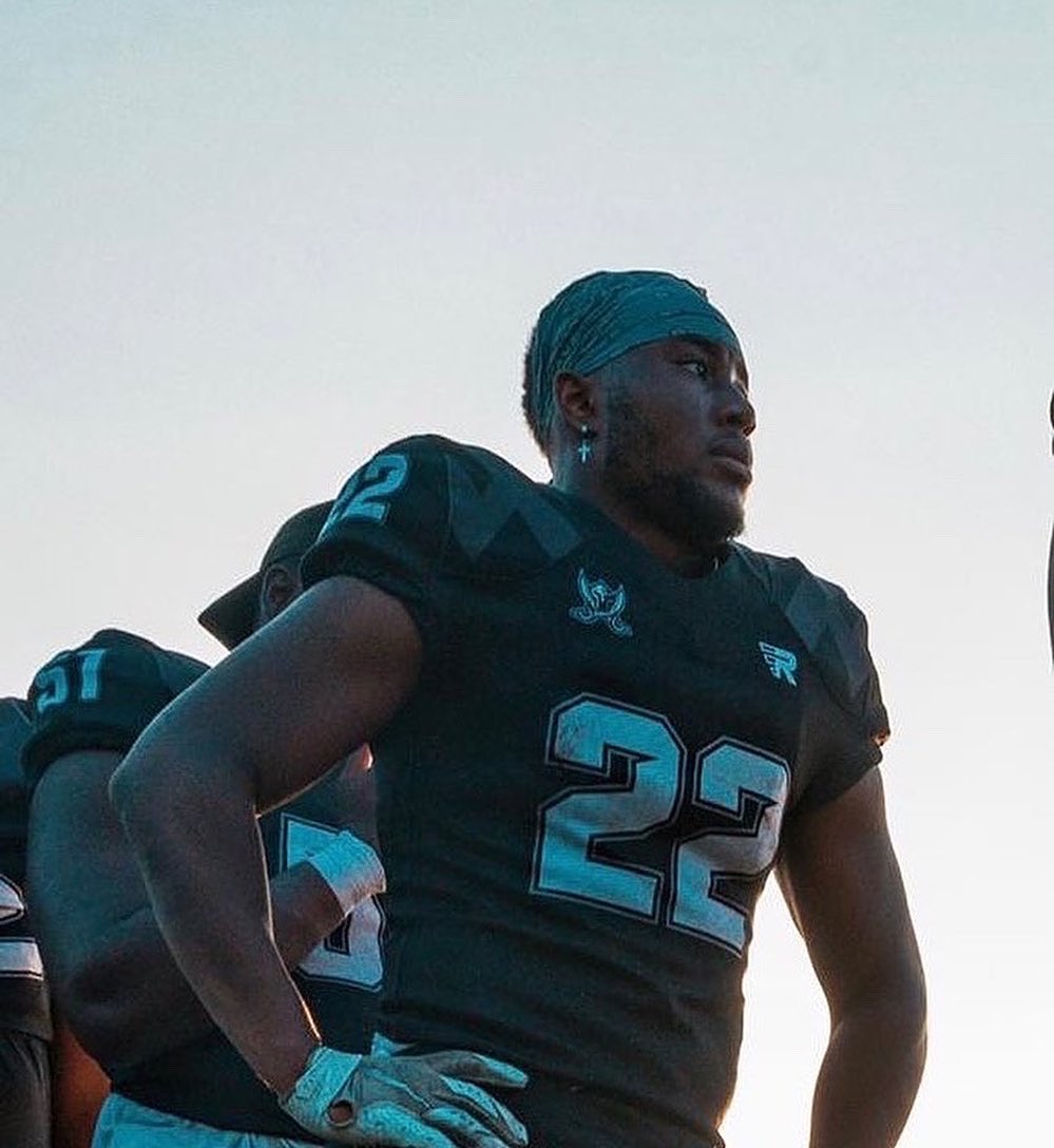 justovertwenty's tweet photo. Ep. 25 Playing American Football In The UK, Learning Humility &amp; Recovering From Injury with @dwayne_lz22 

Chit chat about playing for Team GB, teamwork and navigating sports &amp; studies while studying Law. 

Share, comment &amp; connect

Listen here:https://t.co/PJZihZzAuY https://t.co/xa4NsE5Ado