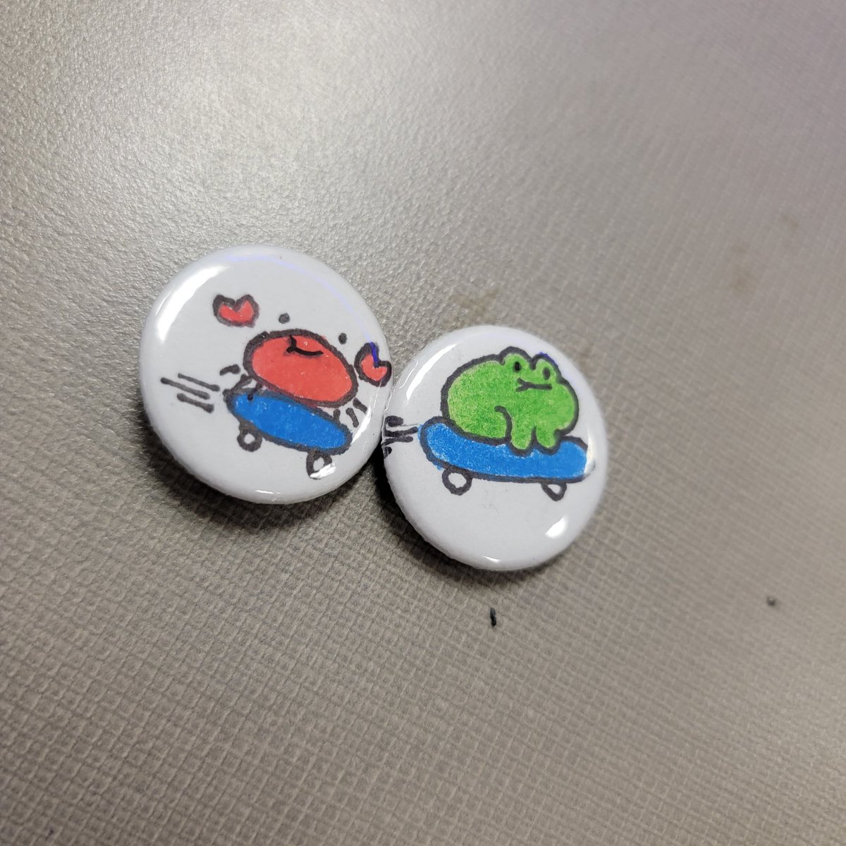 Cen10ArtClub's tweet photo. We loved making buttons on Monday’s meeting! Thank you to everyone who came and participated! 🎨 https://t.co/BsEXMwZiOH