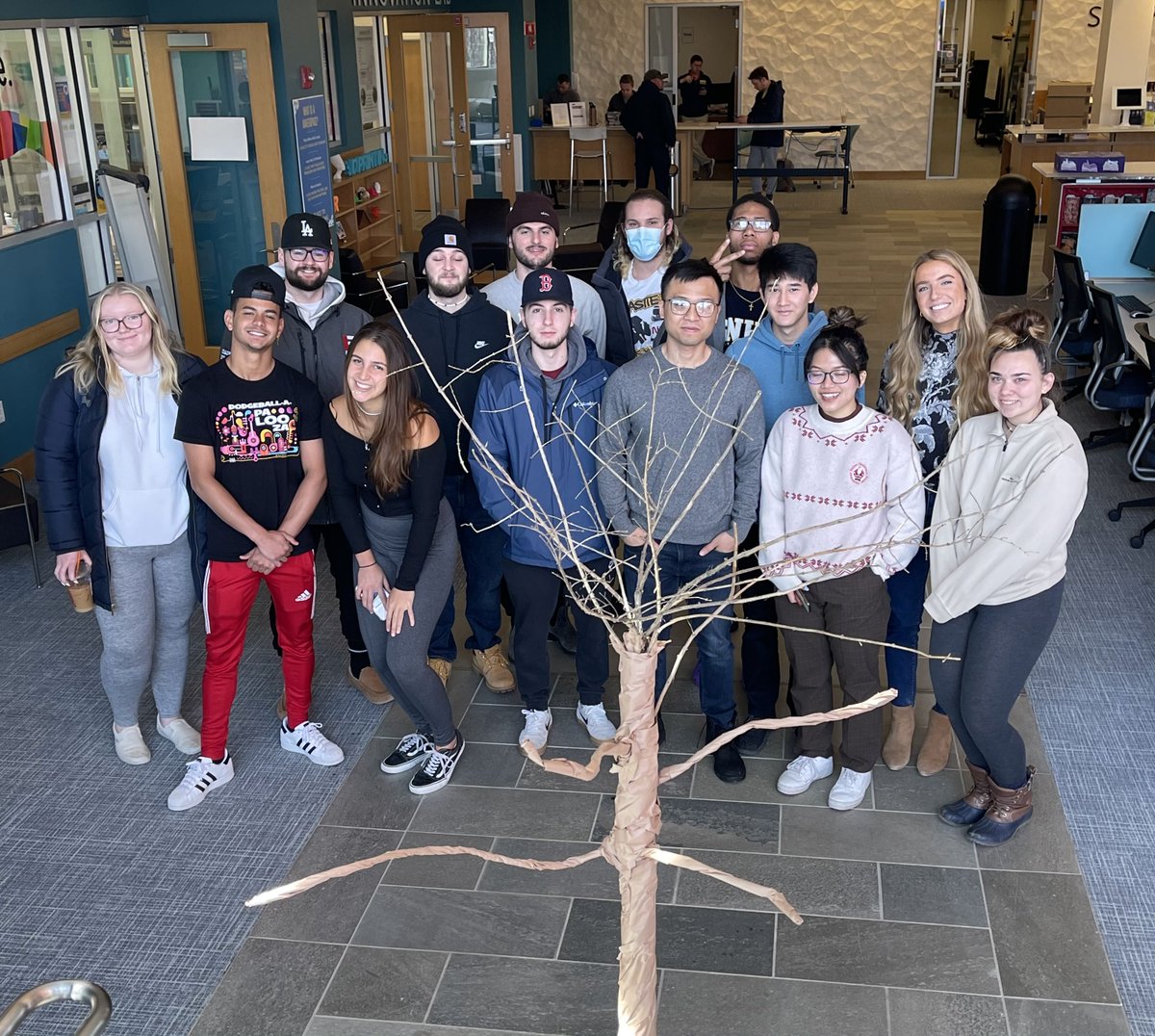 HappyIn21's tweet photo. Today we stopped by the @snhu Makerspace to work on #happyin21 ✨ https://t.co/73PcdTUlxx