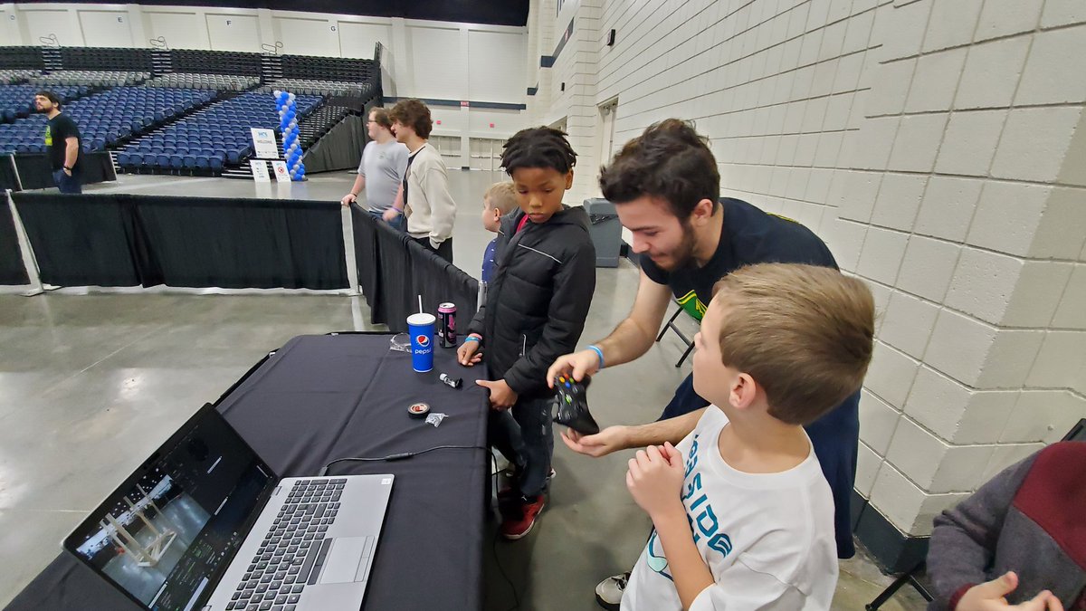 JessicaMarcus1's tweet photo. What a fun day at the HCS Tech Fair. Our Robotics Team and my son had fun showing off all their hard work. https://t.co/cUwAMS32Bk