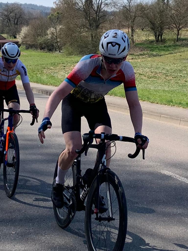 WheelDevils's tweet photo. Auftakt der Bundesligarennen der U19 am 27.3.2022 in Bruchsal. Ein gutes Ergebnis für Felix mit Platz 41, aber auch zu sehen, alle Fahrer haben noch viel Luft nach oben.
# Briko
@zweiradstadler
@wheeldivas
@MarzahnerB 
@lsbberlin
@VerbandBrv https://t.co/g144yav25Z