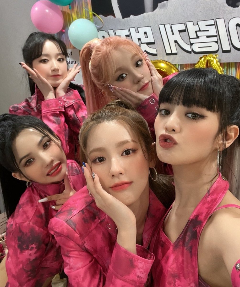 GIDLEBRAZIL's tweet photo. 📊 | 'TOMBOY' conquistou o seu 1° prêmio de popularidade do MelOn, na 4ª semana de Março. 🤟🎉

(G)I-DLE é o prêmio grupo a conquistar o prêmio, em 2022. 

© kpopggsuperior

#여자아이들 #GIDLE @G_I_DLE #I_NEVER_DIE #GIDLE_TOMBOY https://t.co/m23U1cOyOa