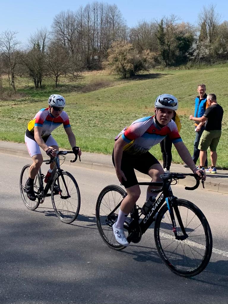 WheelDevils's tweet photo. Auftakt der Bundesligarennen der U19 am 27.3.2022 in Bruchsal. Ein gutes Ergebnis für Felix mit Platz 41, aber auch zu sehen, alle Fahrer haben noch viel Luft nach oben.
# Briko
@zweiradstadler
@wheeldivas
@MarzahnerB 
@lsbberlin
@VerbandBrv https://t.co/g144yav25Z