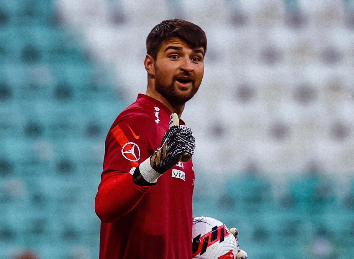 Ersin Destanoğlu Türkiye'nin en iyi kalecisi diyenleri rt ve fav butonuna davet ediyoruz. 👇🏻