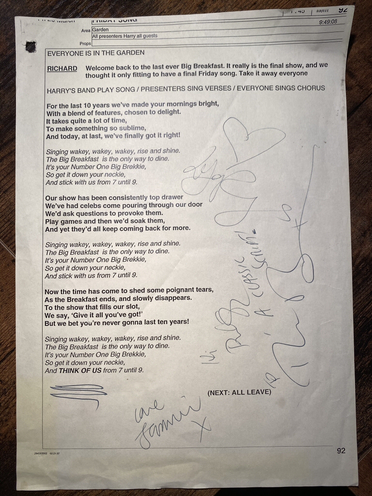 E32NN's tweet photo. Twenty years ago today... the 'last ever' Friday Song...
#TheBigBreakfast #Channel4 #ClassicScript @richardpbacon @MsLisaRogers https://t.co/BxBuLVaPoM