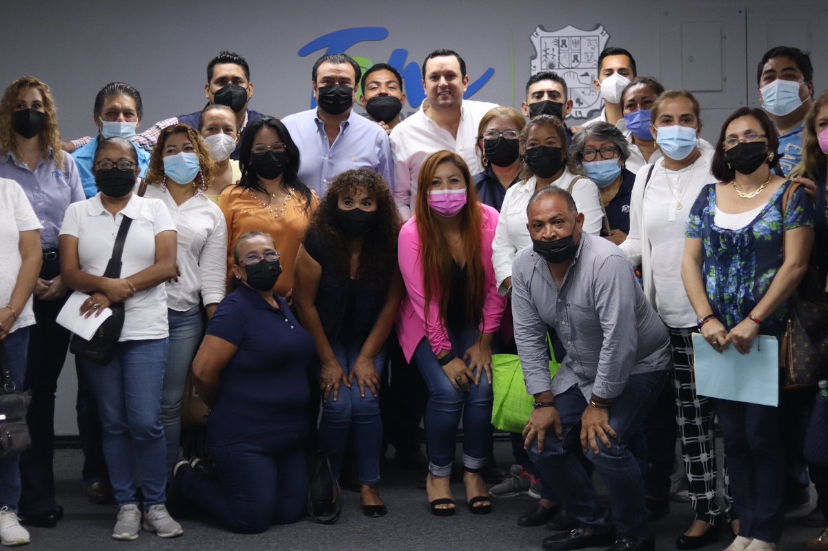 En un ambiente cordial y de camaradería, me reuní con miembros de <a href="/SeBienTam/">Bienestar Tamaulipas</a> #Tampico, para reforzar el trabajo que hacemos en materia de cuidado del agua y funcionamiento del sistema hidrosanitario, previo a la temporada de estiaje, como lo instruyó el Gobernador <a href="/fgcabezadevaca/">Fco. Cabeza de Vaca</a>