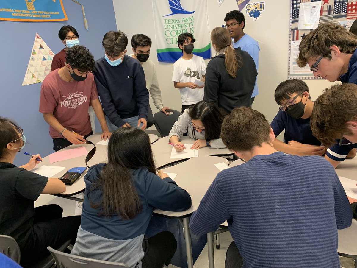 VMHS_MuAlpha's tweet photo. March Math-ness going on during today’s Mu Alpha Theta meeting. 
✏️🧮📏 

Congrats to Krish and Vignesh for winning the bracket!🏆 https://t.co/w7zQEuBBjO