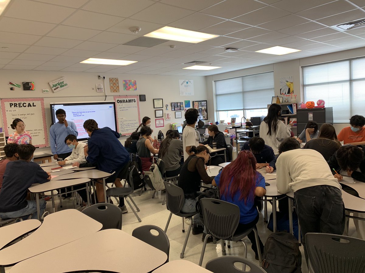 VMHS_MuAlpha's tweet photo. March Math-ness going on during today’s Mu Alpha Theta meeting. 
✏️🧮📏 

Congrats to Krish and Vignesh for winning the bracket!🏆 https://t.co/w7zQEuBBjO
