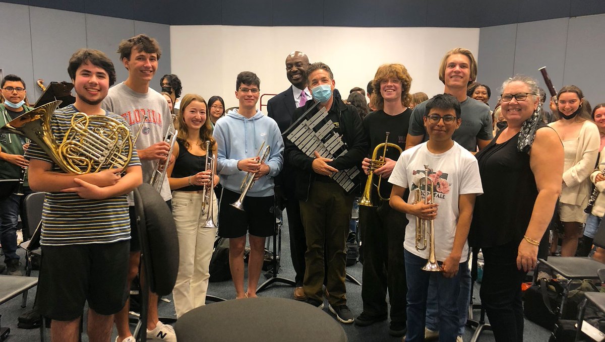 NatKingColeFdn's tweet photo. 🚚 Final stop of the day on our #MusicDrivesUs #ProjectEncore Tour, The School District of Palm Beach County - Dreyfoos School of the Arts.

👉 DONATE - https://t.co/KR4lVhgFpm
👉 PHOTOS - https://t.co/3I6b49O453

🧡 @pbcsd @DreyfoosArtsSch @Clevemaloon

#nkcgh #natkingcole https://t.co/dlNOUQeahF
