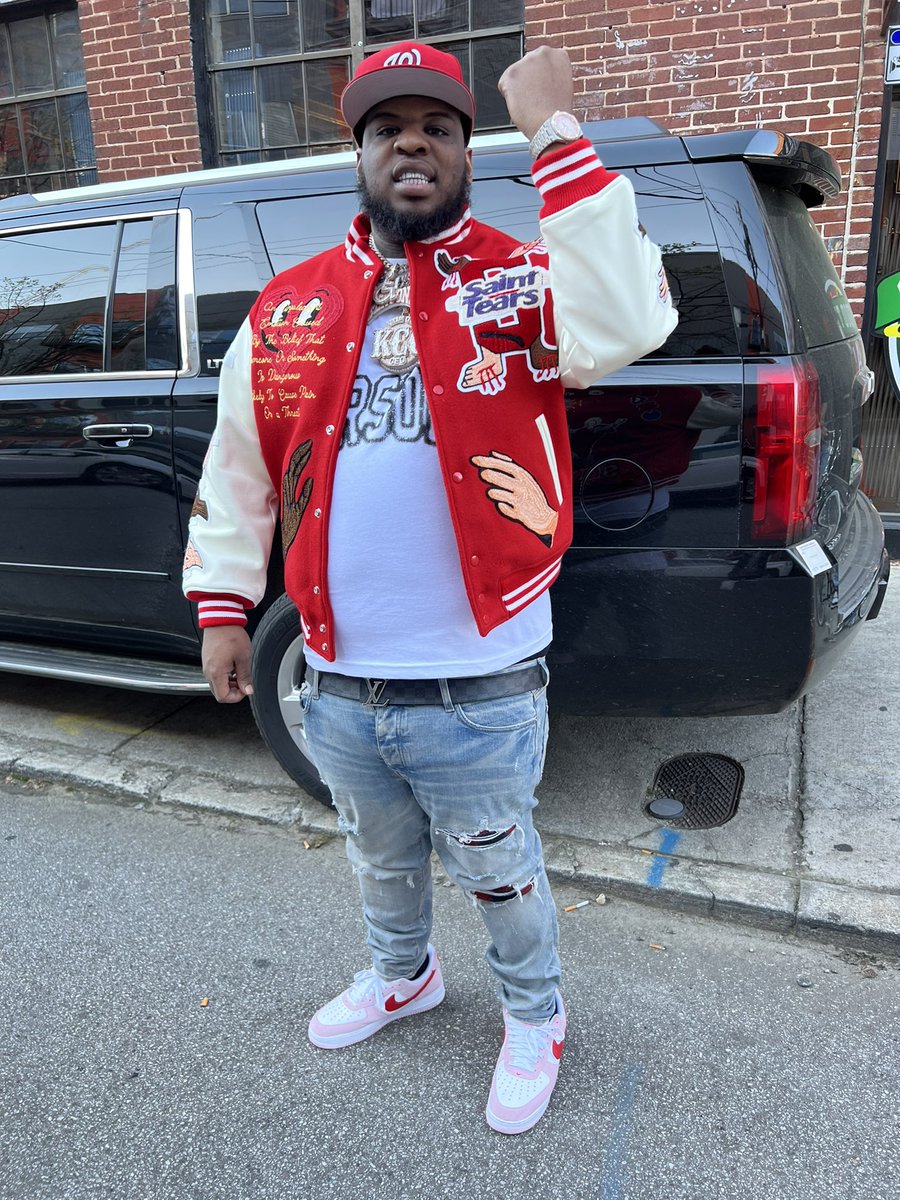 MAXOKREAM's tweet photo. After 3 decades , 100 shoot outs, 10 trap spots,7 cases,8 albums, Hella opps, and millions of dollars later I’m still standing stepping and still repping and jus glad to b still living.March 29th My mama gave birth to a real nicca that took over and became the man Of the family https://t.co/bxyHtzGRVG