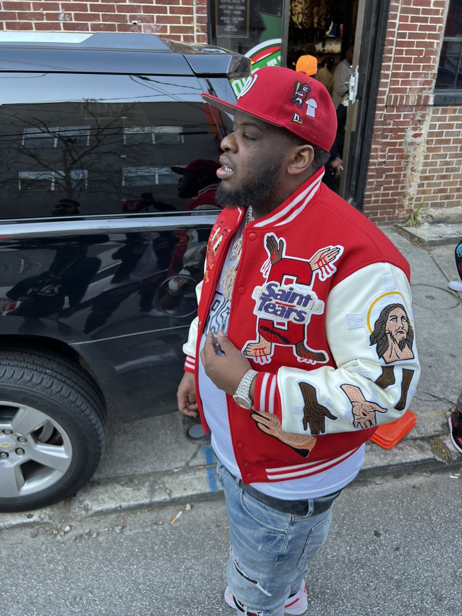 MAXOKREAM's tweet photo. After 3 decades , 100 shoot outs, 10 trap spots,7 cases,8 albums, Hella opps, and millions of dollars later I’m still standing stepping and still repping and jus glad to b still living.March 29th My mama gave birth to a real nicca that took over and became the man Of the family https://t.co/bxyHtzGRVG