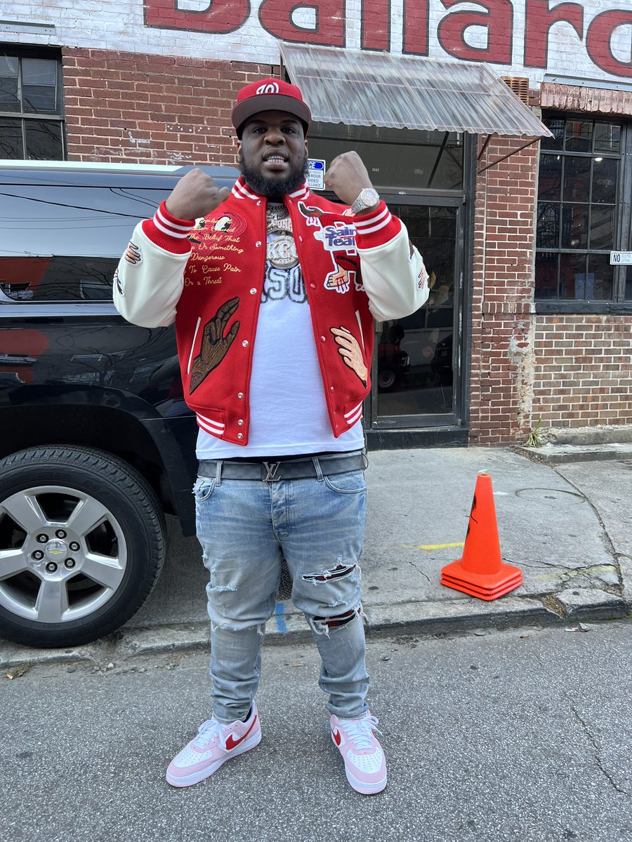 MAXOKREAM's tweet photo. After 3 decades , 100 shoot outs, 10 trap spots,7 cases,8 albums, Hella opps, and millions of dollars later I’m still standing stepping and still repping and jus glad to b still living.March 29th My mama gave birth to a real nicca that took over and became the man Of the family https://t.co/bxyHtzGRVG
