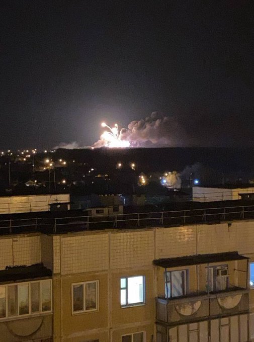 🇺🇦#UCRANIA - 🇷🇺#RUSIA | Explosión en la ciudad rusa de #Bélgorod. Los primeros informes indican que se trata de un depósito de municiones. 

#Russia #Ukraine