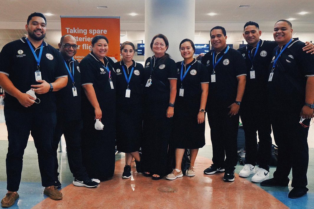 MedicalPasifika's tweet image. Our #PACMAT team this morning getting ready to travel to Tonga 🇹🇴 Our CEO, Debbie Sorensen, was there to give final words before they depart. 

They will be providing psycho-social support to Tongan communities for the next 5 weeks 🙏🏽