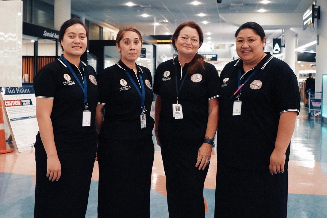 MedicalPasifika's tweet image. Our #PACMAT team this morning getting ready to travel to Tonga 🇹🇴 Our CEO, Debbie Sorensen, was there to give final words before they depart. 

They will be providing psycho-social support to Tongan communities for the next 5 weeks 🙏🏽