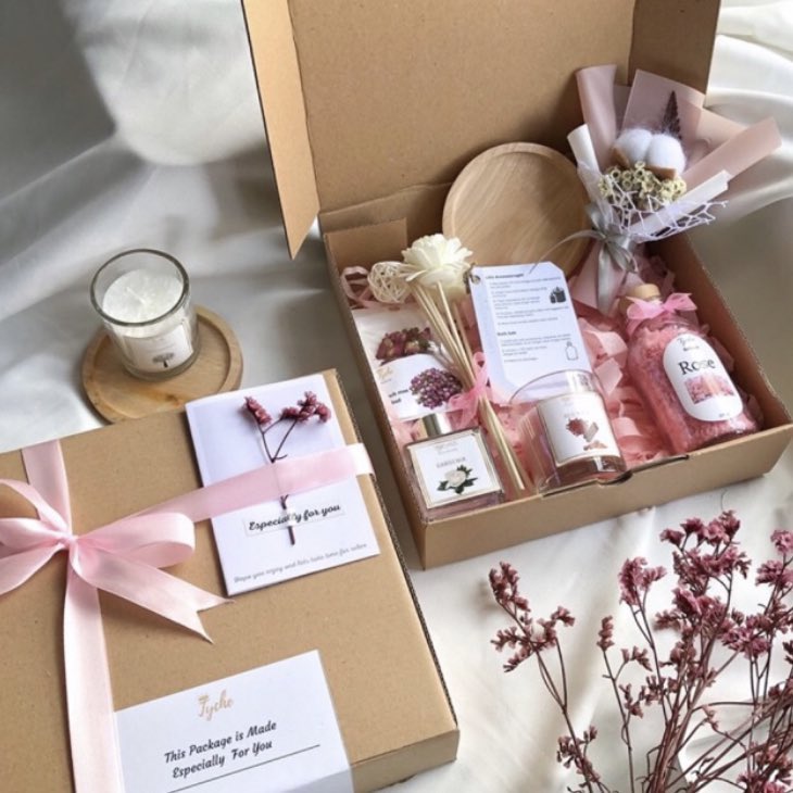 jajan_with_me's tweet photo. racun shopee: edisi rekomendasi kado anniversary, ulang tahun, wisuda, pernikahan, lahiran dan lain-lain 🧚🏻

ㅡ a thread: https://t.co/VDqq7Yd4fk