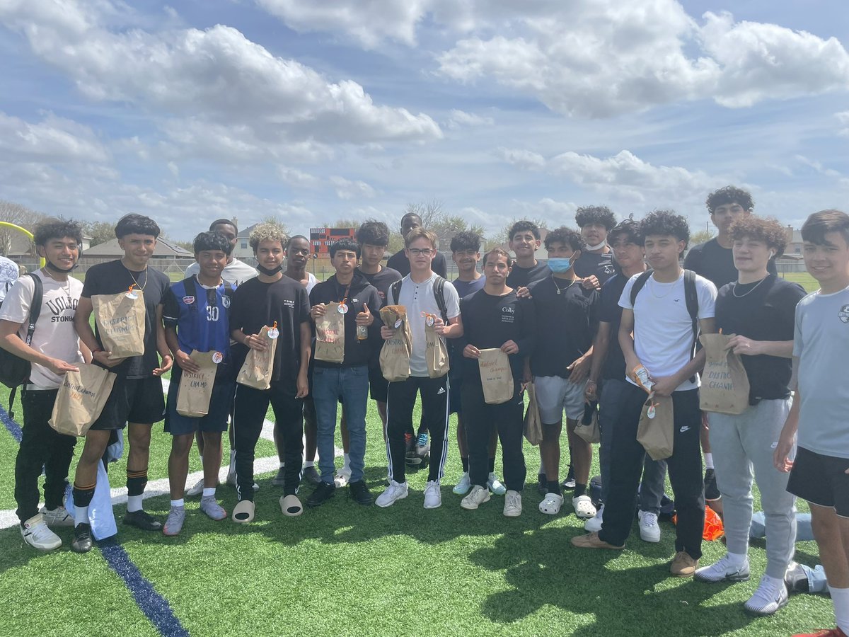 bushstuco's tweet photo. Today we showed our great support and appreciation for our Girls and Boys Soccer Teams!!! We hope you guys enjoyed your goodies! ⚽️🤍 https://t.co/aWjJxJmQSw