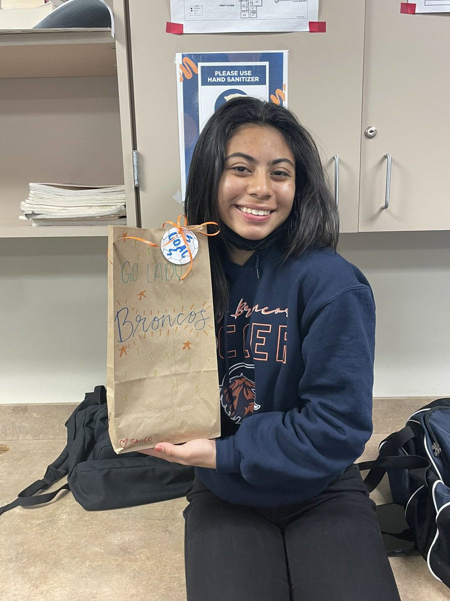 bushstuco's tweet photo. Today we showed our great support and appreciation for our Girls and Boys Soccer Teams!!! We hope you guys enjoyed your goodies! ⚽️🤍 https://t.co/aWjJxJmQSw