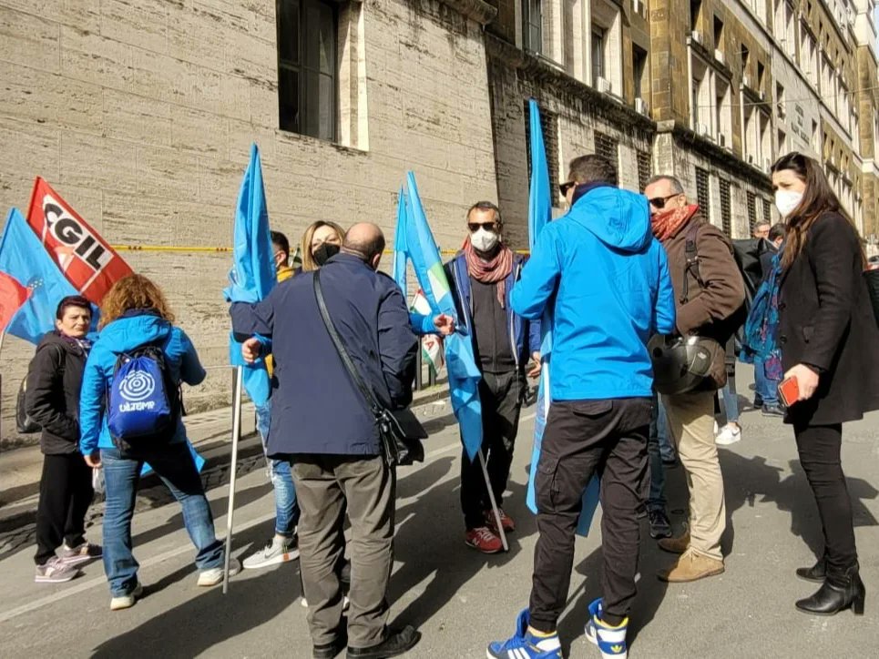 uiltemplazio's tweet photo. La mobilitazione nazionale dei #navigator di questa mattina ha aperto ad uno spiraglio importante: il Ministro @AndreaOrlandosp si è impegnato a https://t.co/XhYI4bOerb
#uiltemp #uiltemplazio #sindacato #mef #stopprecariato #StopAlPrecariato https://t.co/EStC9siaXK