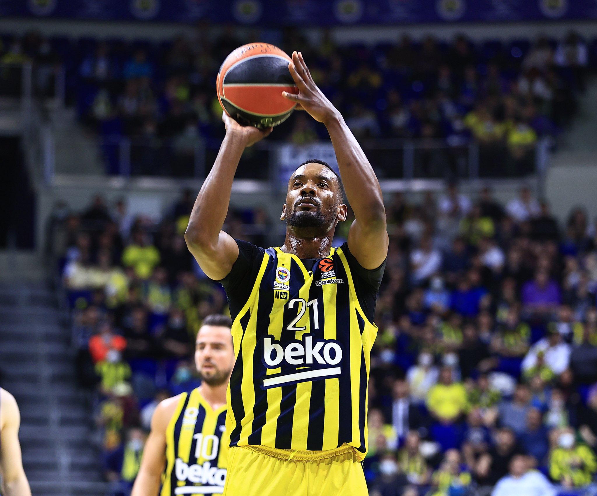 Pierre Serbest Atış Kullanırken