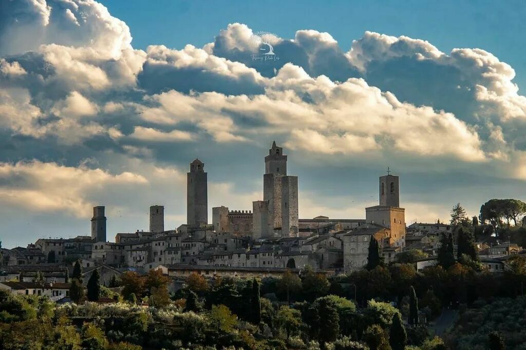 "The sky is not the limit. Your mind is."
.
ift.tt/Y57SgaT
.
Photo by @tuscanyphotolab
.
#tuscanyplanet #traveltotuscany #visittuscany #tuscanlandscape #tuscanlife #tuscany #toscana #tuscanhills #sangimignano instagr.am/p/CbsxL9ZLTe_/