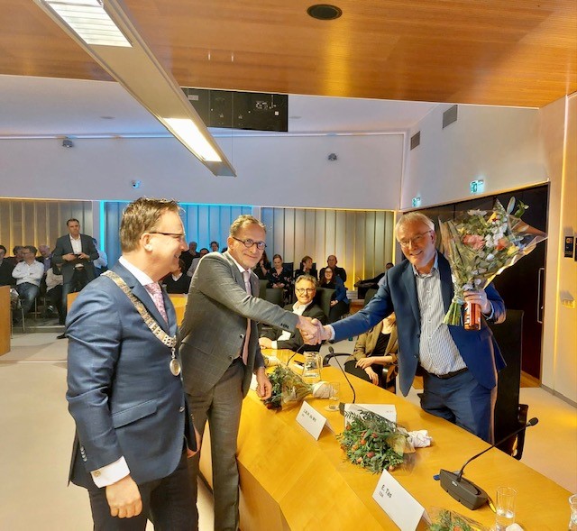 Ook vertrekkend raadslid Jos de Wit komt in aanmerking voor een Koninklijke Onderscheiding. Deze zal worden uitgereikt tijdens de jaarlijkse algemene gelegenheid op 26 april. De vergadering nu volgen? Dat kan via bit.ly/3DnhRct
#raadIJsselstein #gem_IJsselstein