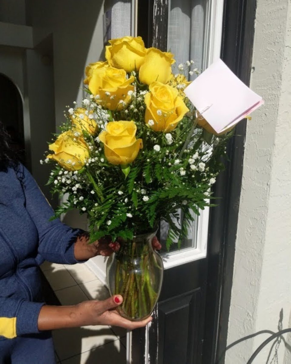 EdgewoodFlowers's tweet photo. We like a lot of aspects about our job, but the best part is always being there to help provide our community with beautiful arrangements that bring people joy! #EdgewoodFlowers #OrlandoFlowers #FlowerHour #FlowerArrangements #AsianFlairFlowers #gifts https://t.co/LdeKKT1AX6