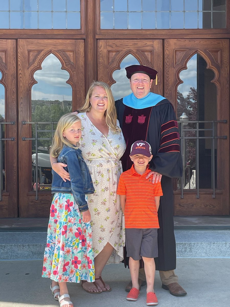 URLeaders tweet media