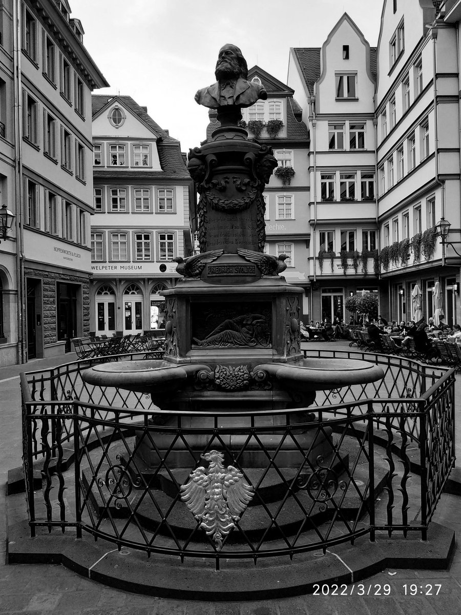 vonostend68's tweet photo. frankfurt/söhne. https://t.co/4GlDiGBaBp