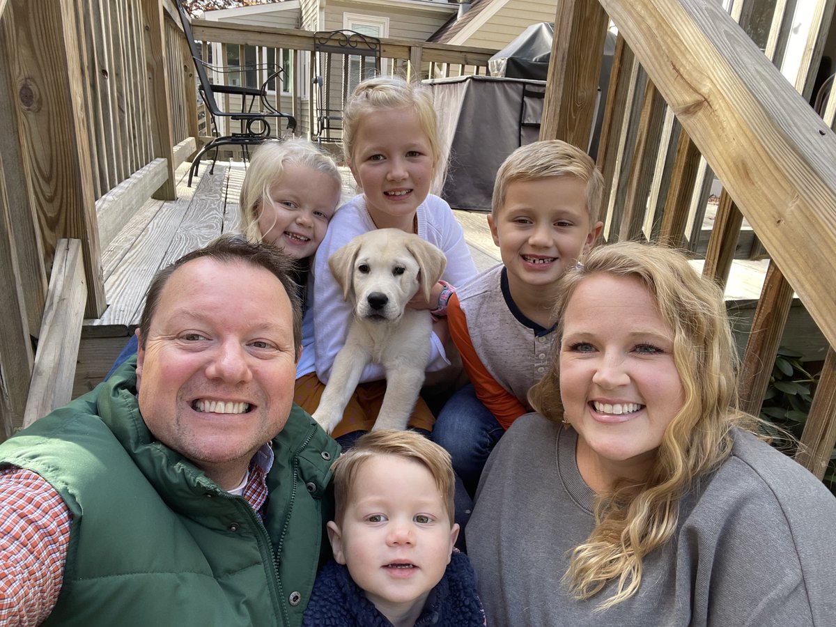 URLeaders tweet media